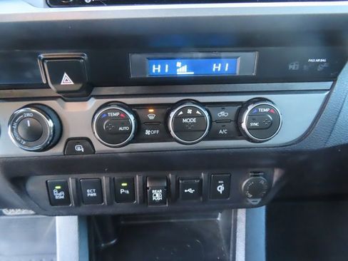 Used 2022 Toyota Tacoma TRD Sport image 29