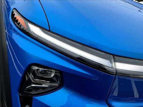 Used 2025 Chevrolet Silverado EV LT image 32