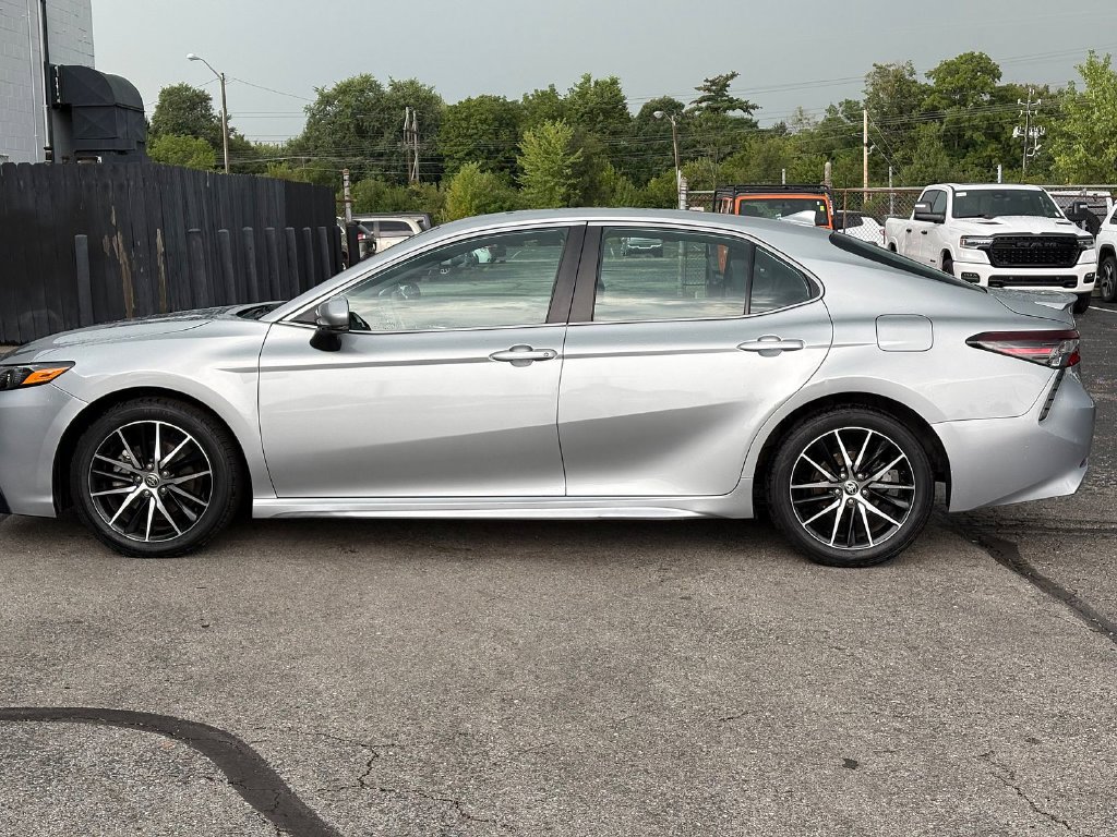 Used 2024 Toyota Camry SE FWD image 4