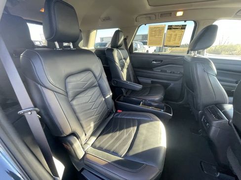 Used 2023 Nissan Pathfinder Platinum image 28