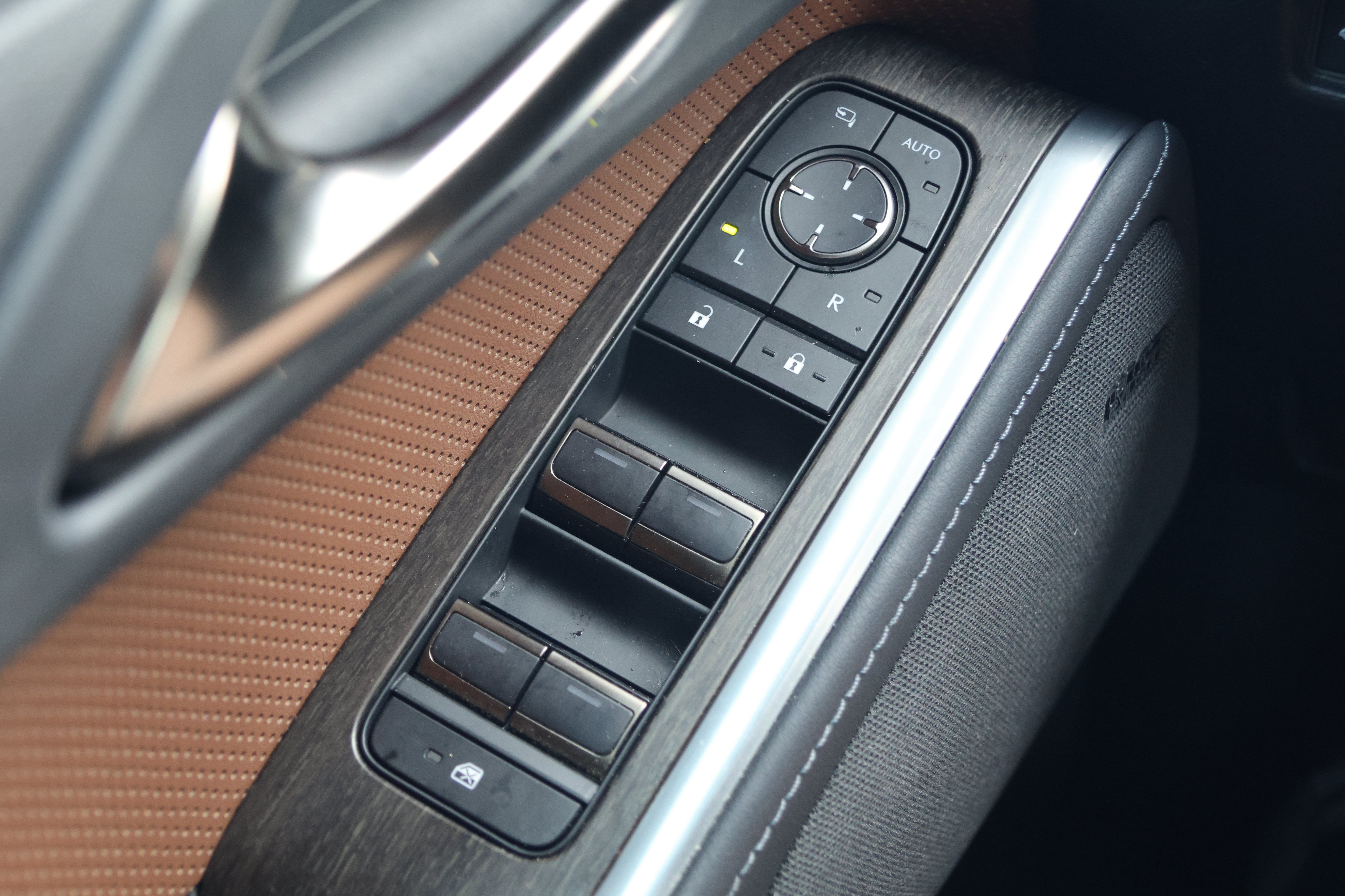 Used 2025 Lexus GX 550 w/ Accessory Package (Z1) AWD/4WD image 14
