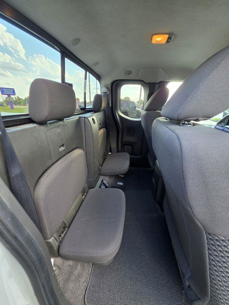 Used 2018 Nissan Frontier SV RWD image 18