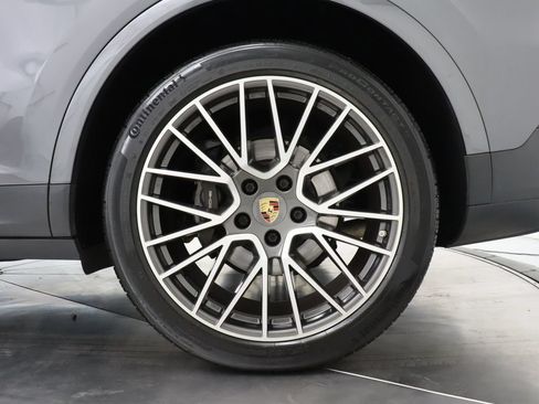 Used 2023 Porsche Cayenne AWD/4WD image 50