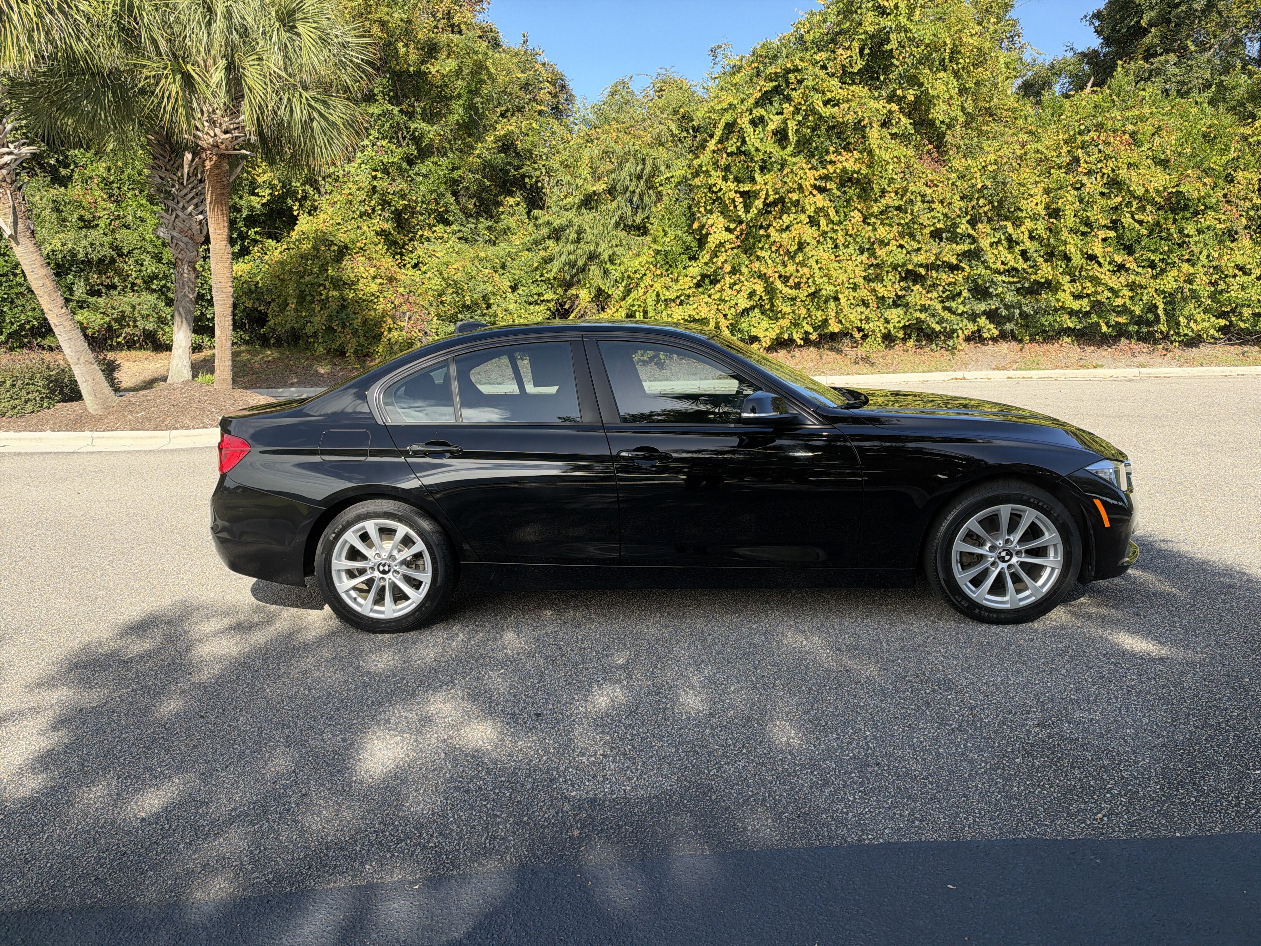 Used 2017 BMW 320i Sedan RWD image 11