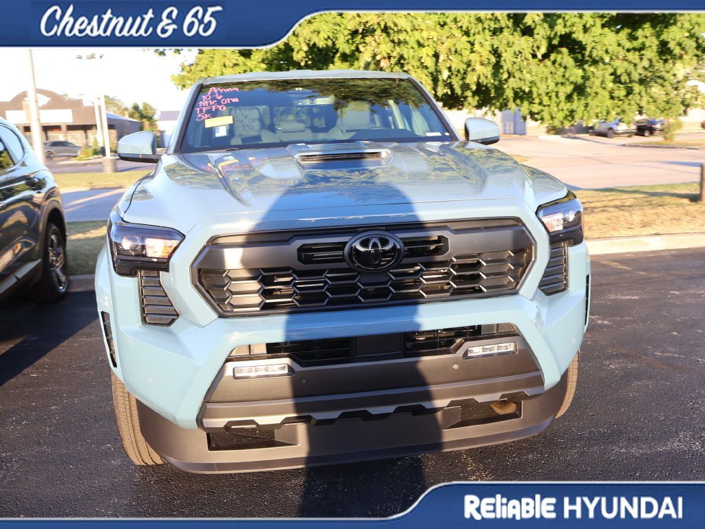Used 2026 Toyota Tacoma TRD Sport w/ TRD Sport Upgrade Package AWD/4WD image 4
