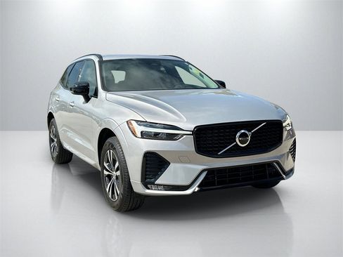Used 2024 Volvo XC60 B5 Core image 3