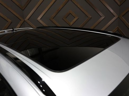 Used 2022 Bentley Bentayga image 15