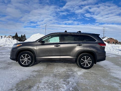 Used 2017 Toyota Highlander XLE image 1