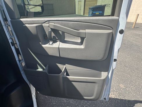 Used 2017 Chevrolet Express 3500 Extended RWD image 24