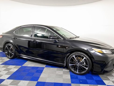 Used 2018 Toyota Camry XSE FWD image 3