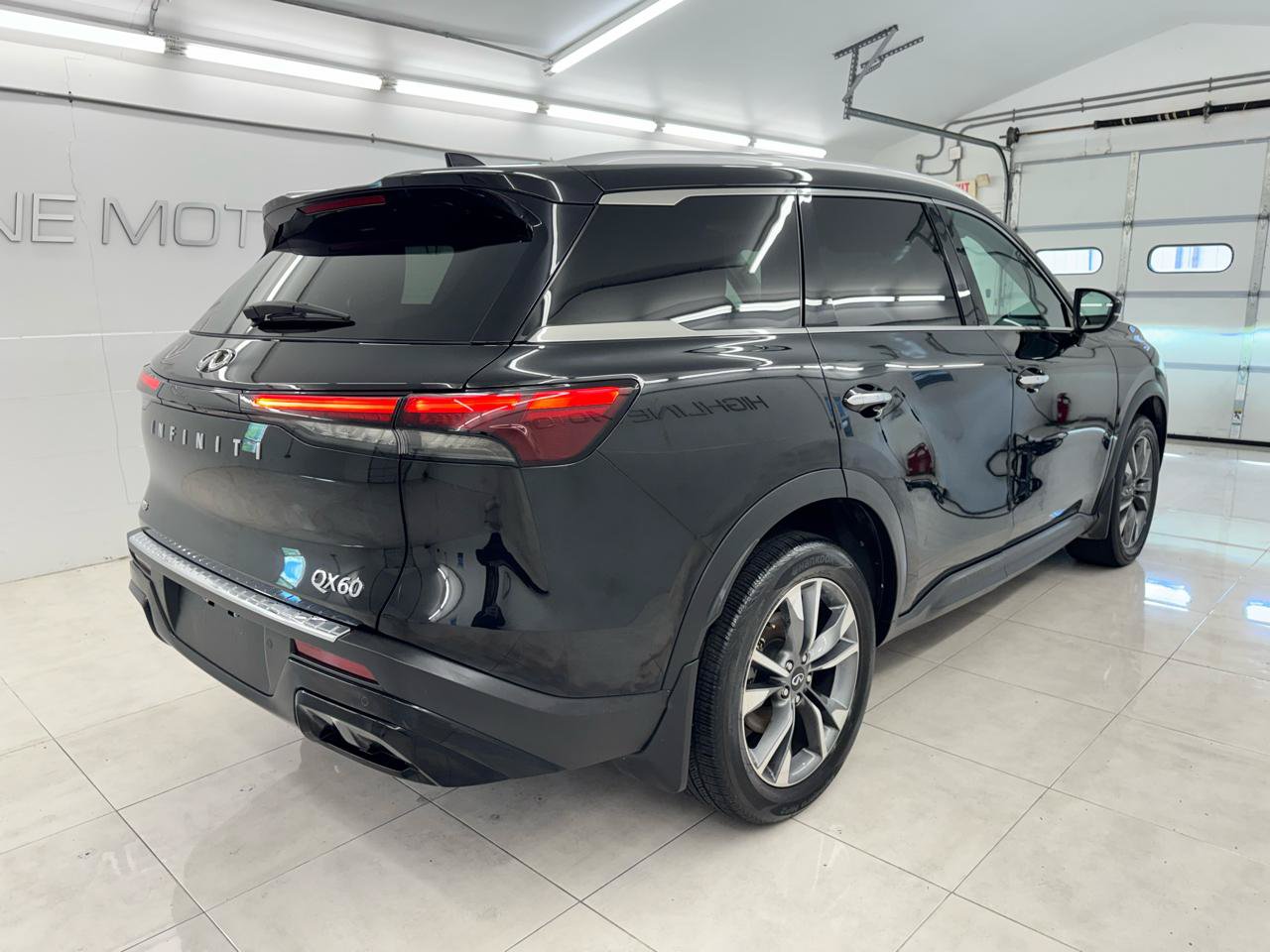 Used 2023 INFINITI QX60 Luxe w/ Cargo Package AWD/4WD image 5