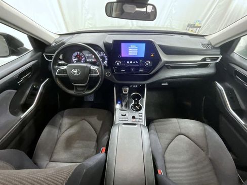 Used 2024 Toyota Highlander LE image 14