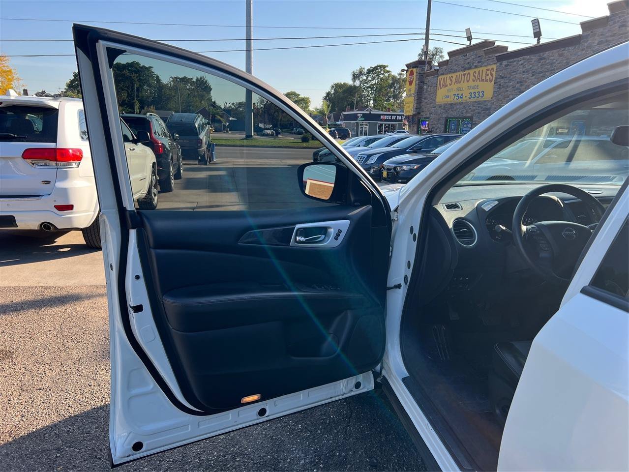 Used 2020 Nissan Pathfinder SL AWD/4WD image 32