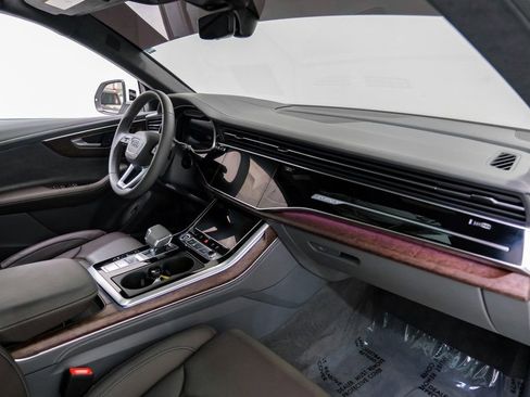 Used 2024 Audi Q8 Prestige image 10