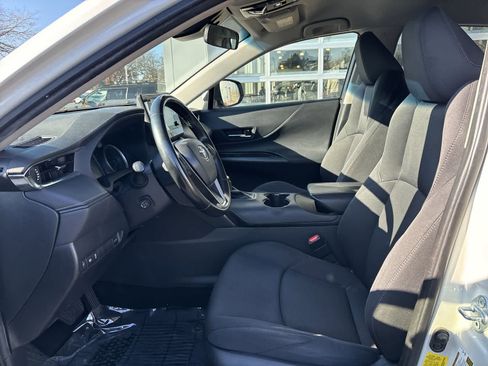 Used 2021 Toyota Venza LE image 9