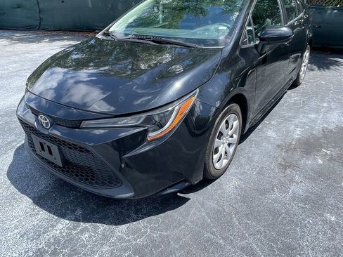 Used 2022 Toyota Corolla LE image 2