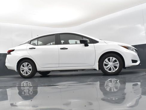 Used 2025 Nissan Versa S w/ Lighting Package image 31