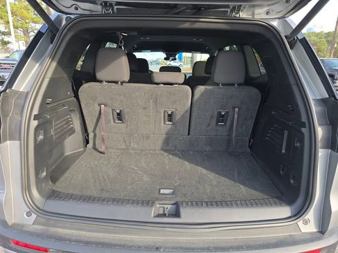 Used 2025 GMC Acadia Elevation image 11