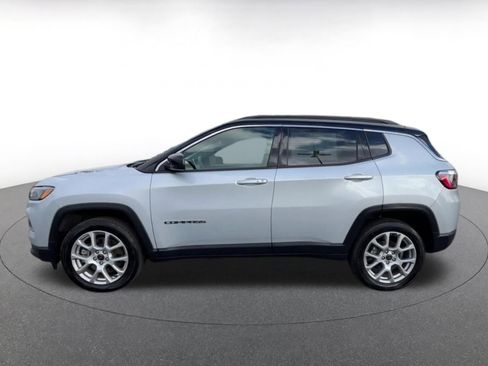 Used 2025 Jeep Compass Limited AWD/4WD image 9