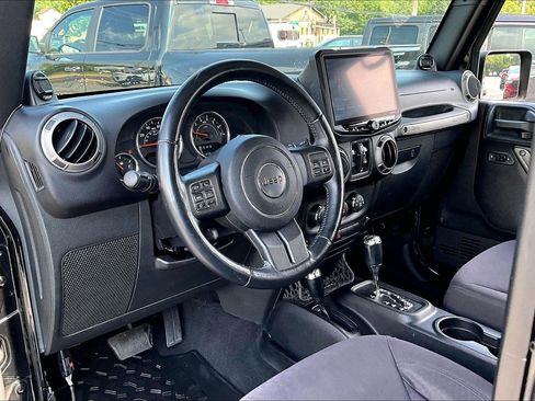 Used 2013 Jeep Wrangler Unlimited Sport AWD/4WD image 11