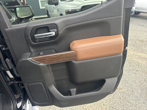 Used 2019 Chevrolet Silverado 1500 High Country w/ Technology Package image 9