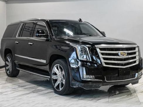 Used 2020 Cadillac Escalade ESV Luxury RWD image 11