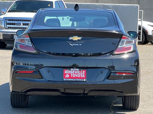 Used 2017 Chevrolet Volt Premier w/ Driver Confidence II Package FWD image 8