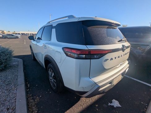 Certified 2023 Nissan Pathfinder SL w/ Lighting Package (N92) image 7