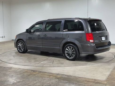 Used 2017 Dodge Grand Caravan SXT image 6