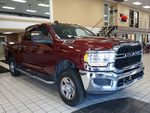 Used 2024 RAM 2500 Tradesman w/ Chrome Appearance Group AWD/4WD image 17