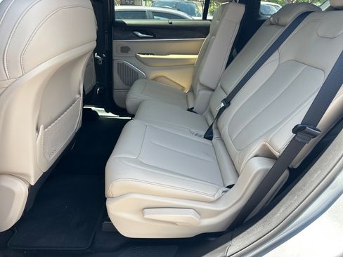 Used 2025 Jeep Grand Cherokee L Limited w/ Luxury Tech Group II AWD/4WD image 24