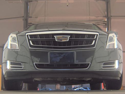 Used 2017 Cadillac XTS Luxury image 3