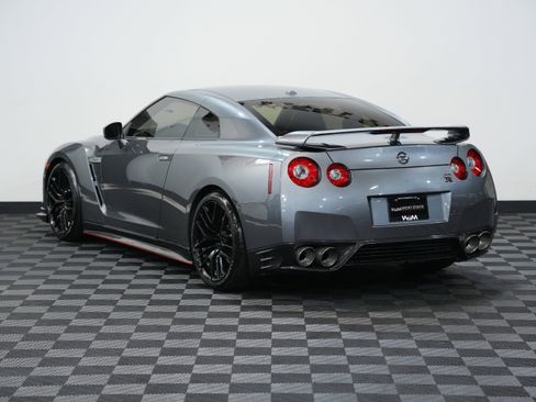 Used 2009 Nissan GT-R Premium image 8