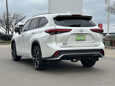 Used 2021 Toyota Highlander XSE image 3