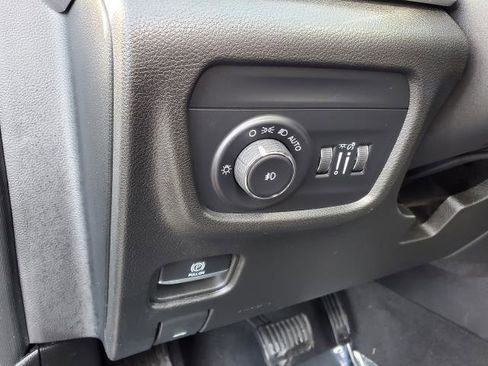 Used 2023 Jeep Grand Cherokee L Limited w/ Black Appearance Package image 9