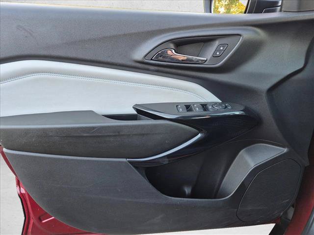 Used 2025 Chevrolet Trax LT w/ LT Convenience Package FWD image 9