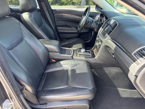 Used 2019 Chrysler 300 Limited image 19