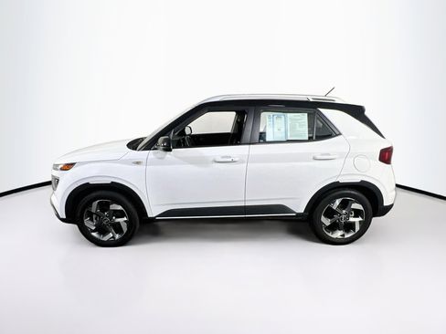 Used 2023 Hyundai Venue Limited FWD image 8