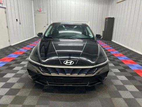 Used 2025 Hyundai Elantra Hybrid FWD image 7
