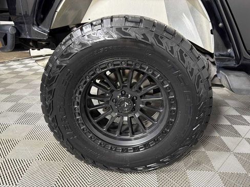 Used 2022 Jeep Wrangler Unlimited Sahara w/ Cold Weather Group image 19