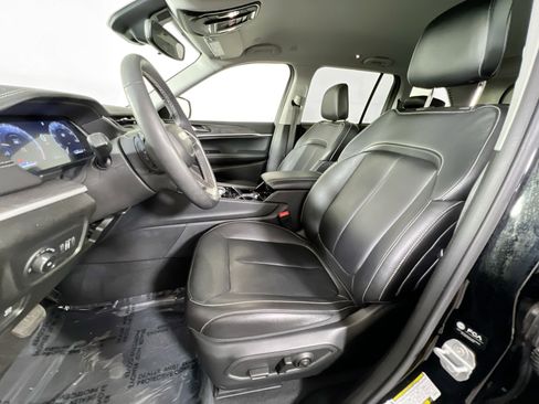 Used 2023 Jeep Grand Cherokee Limited image 20