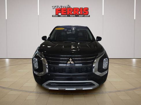 Used 2022 Mitsubishi Outlander SE FWD image 2