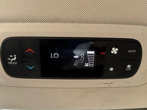 Used 2022 Chrysler Pacifica Touring-L FWD image 30