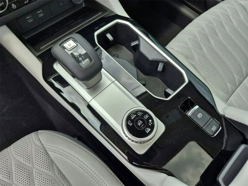 New 2025 Mitsubishi Outlander SEL image 15