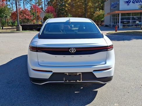 Used 2023 Toyota Crown XLE image 5