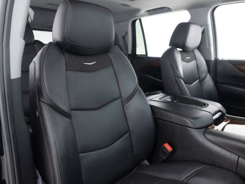 Used 2016 Cadillac Escalade Luxury AWD/4WD image 26