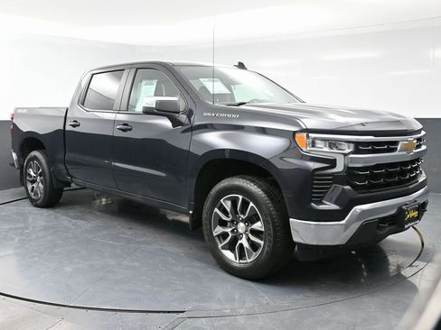 Used 2023 Chevrolet Silverado 1500 LT image 3