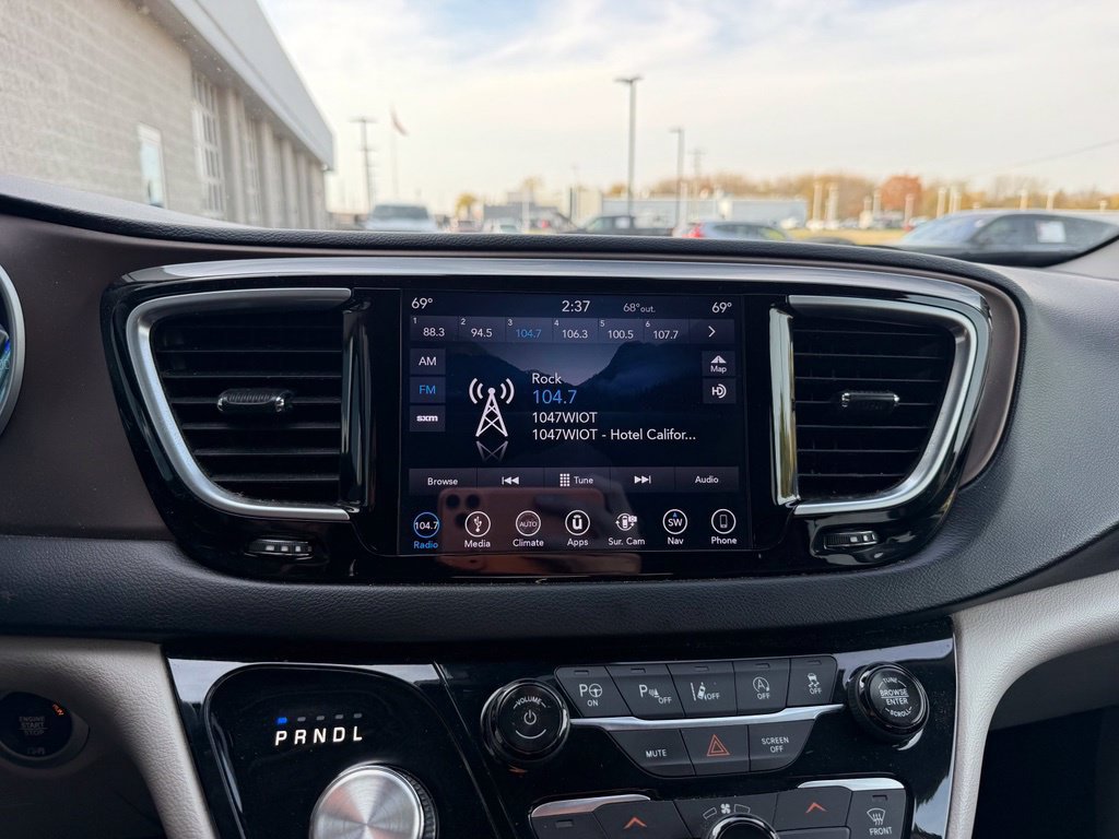 Used 2018 Chrysler Pacifica Touring-L Plus w/ Advanced Safetytec Group FWD image 14