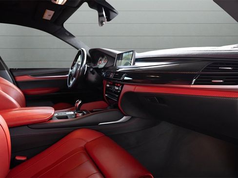 Used 2017 BMW X6 M image 35