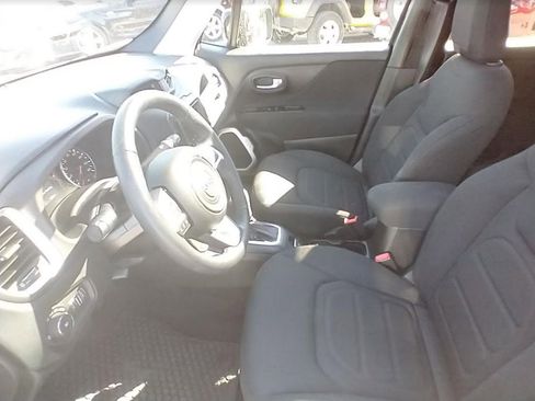 Used 2020 Jeep Renegade Latitude w/ Cold Weather Group image 17